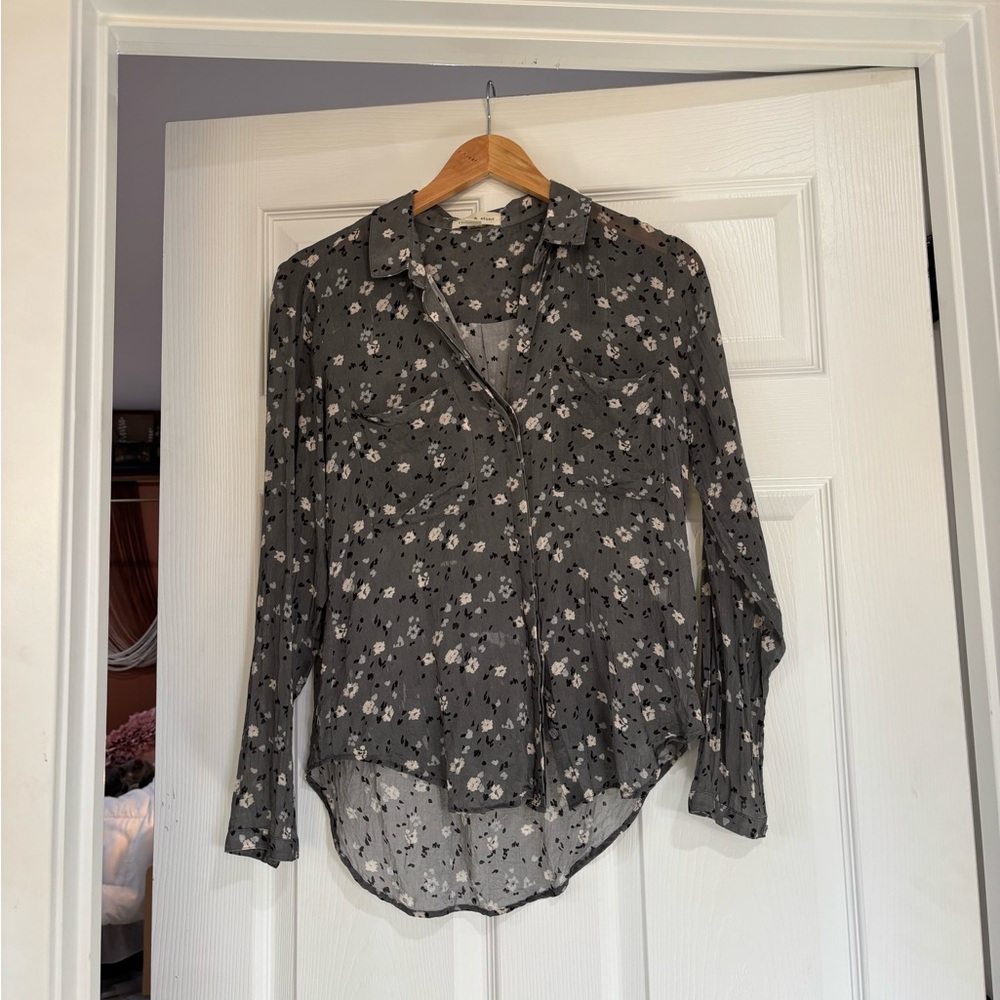 Cloth & Stone Dark Gray Floral Button-Down Shirt